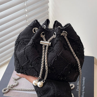 Elegante Satin-Handtasche mit Kordelzug