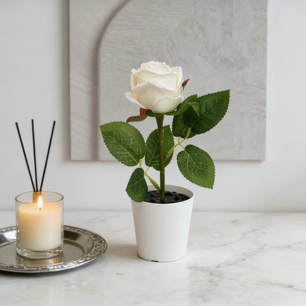 Dekorative Künstliche Rose für die Wohnkultur-Darstellung