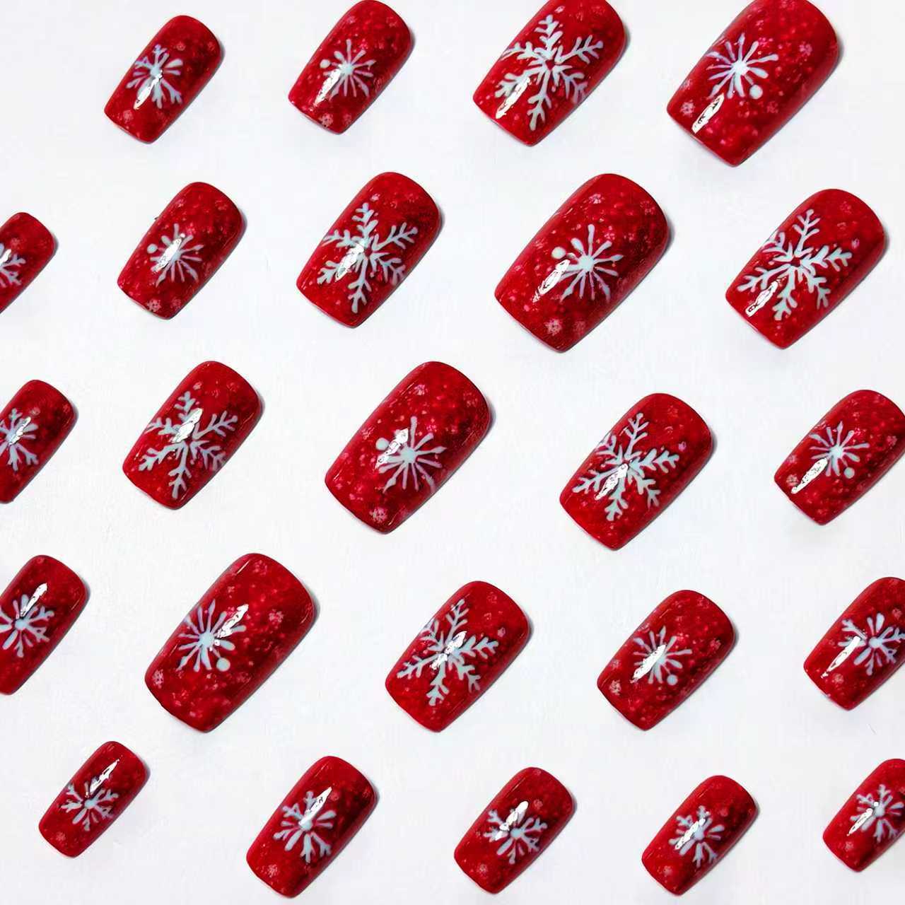 Kreative Nagelkunst mit Festlichem Schneeflocken-Design Brehn