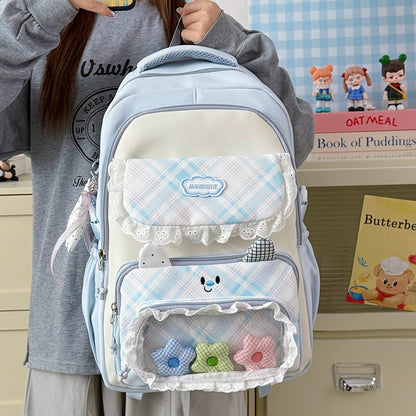 Stylischer Mehrfach-Taschen-Rucksack mit niedlichen dekorativen Akzenten Brehn