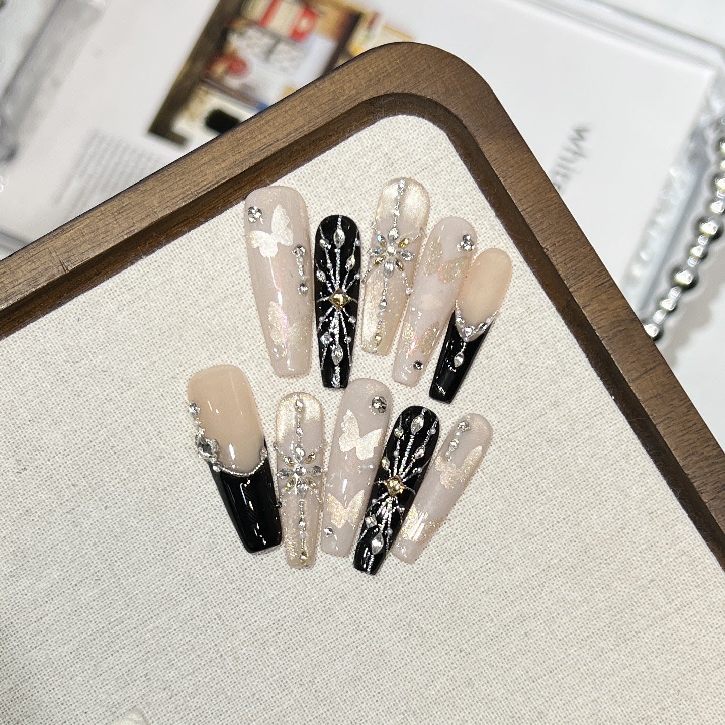 Elegantes von Schmetterlingen inspiriertes Press-On-Nagelkunstset Brehn