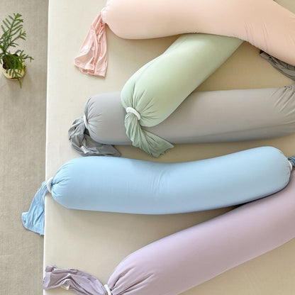 Ergonomisches Nackenstützkissen mit weichem Stretch‑Bezug und verstellbaren Knotenenden