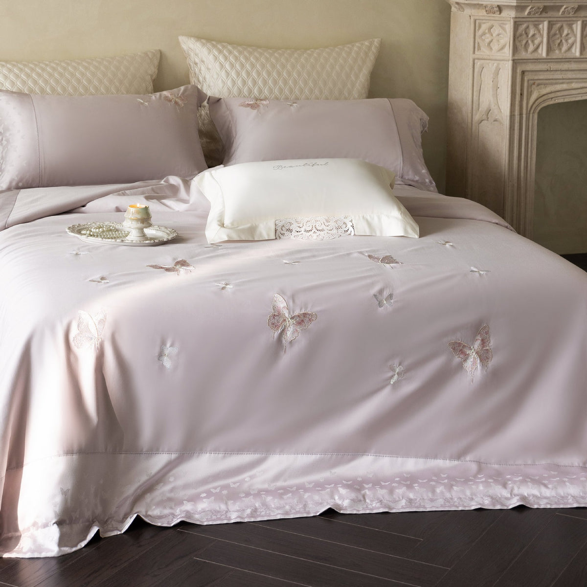 Luxuriöses Besticktes Seidensatin Bettwäsche-Set mit Gesteppten Kissenbezügen