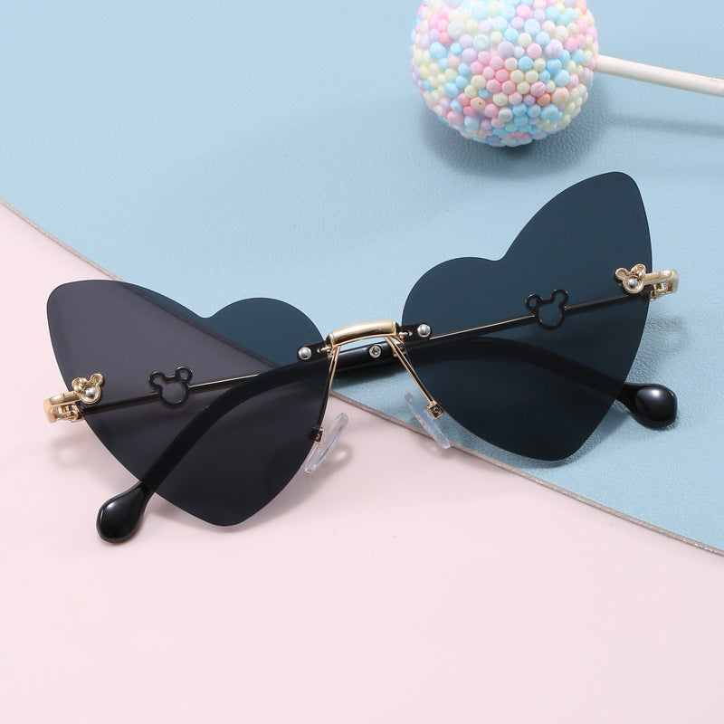 Damen Herzförmige Sonnenbrille mit verziertem Rahmen Brehn