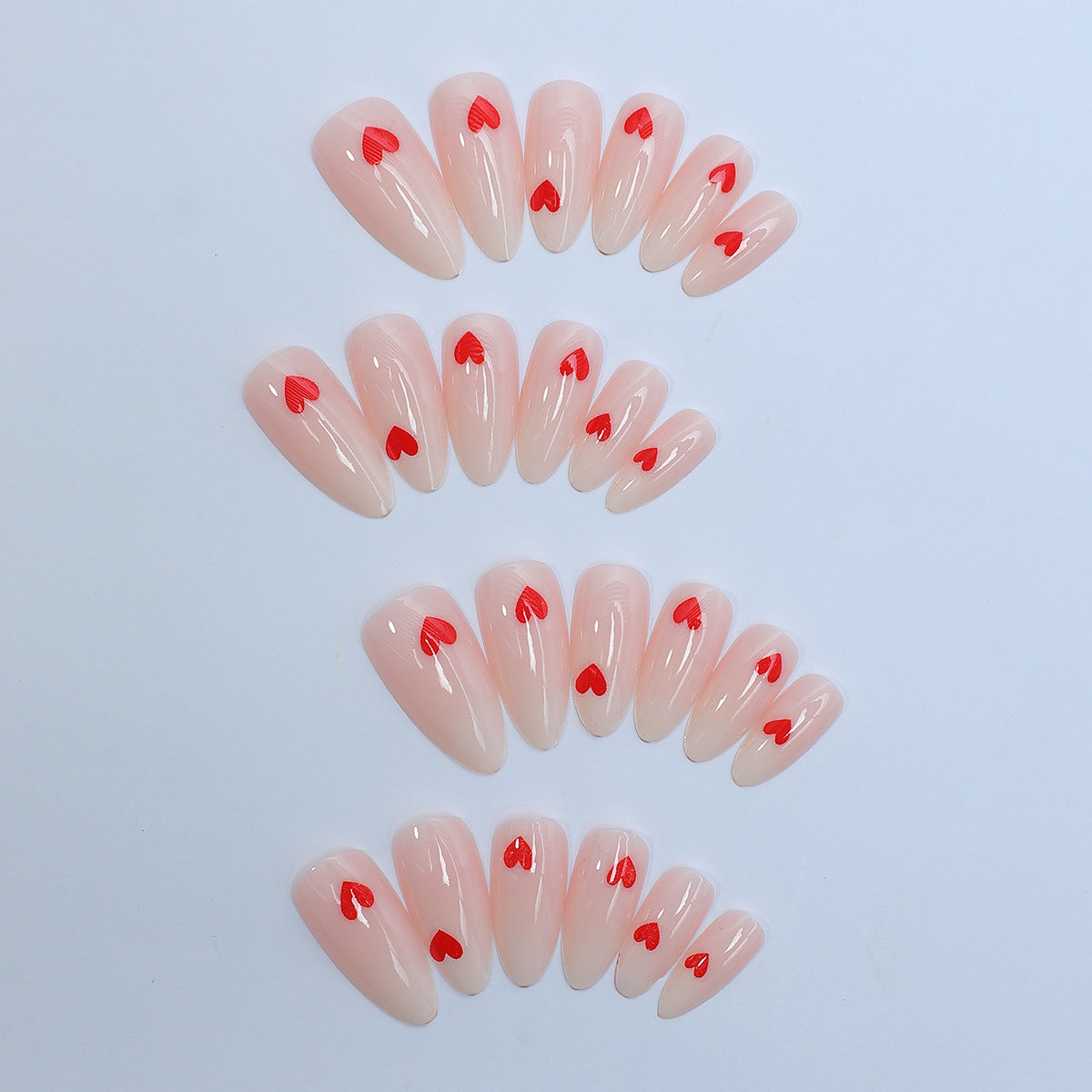 Kunstnagelset mit stilvollen Herzdesigns Brehn