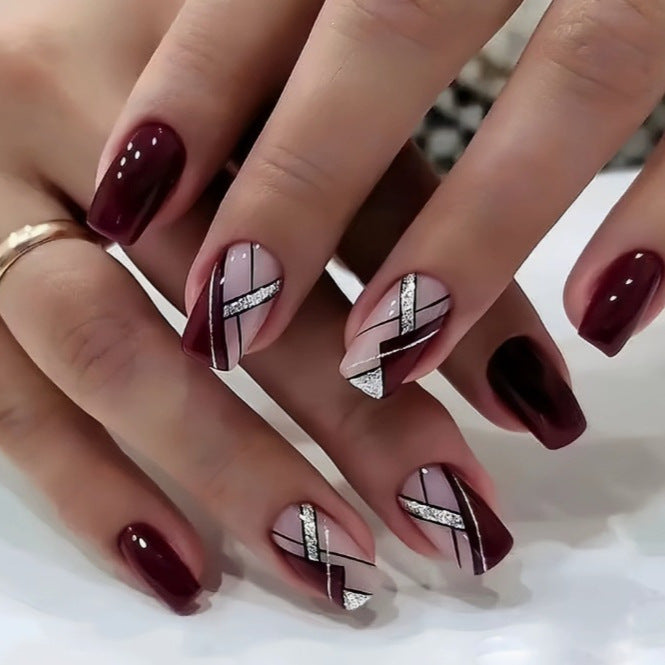 Geometrisches Nagelkunstdesign Brehn