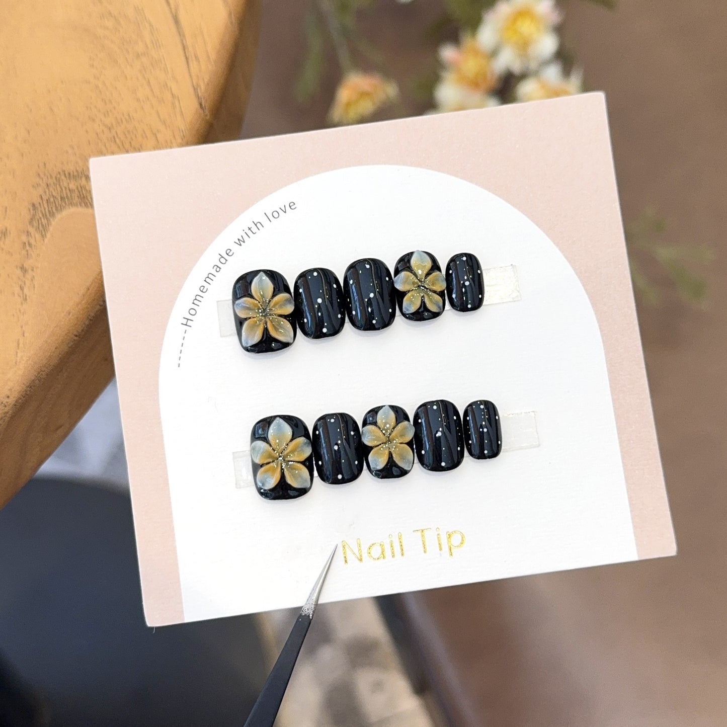 Kunstnägel mit Floralen Akzenten und Elegantem Glanz Brehn