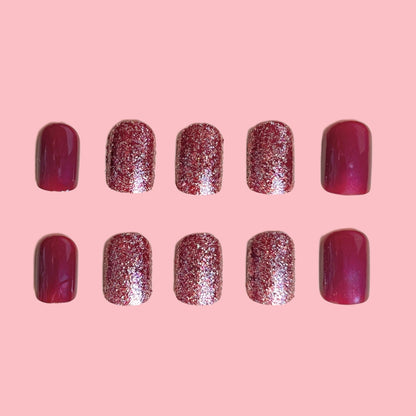 Glänzende Press-On Nagelverlängerungen mit Glitzer Brehn