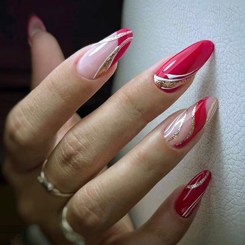 Elegante Kunstnägel mit kunstvollen Linien und Glitzerakzenten Brehn
