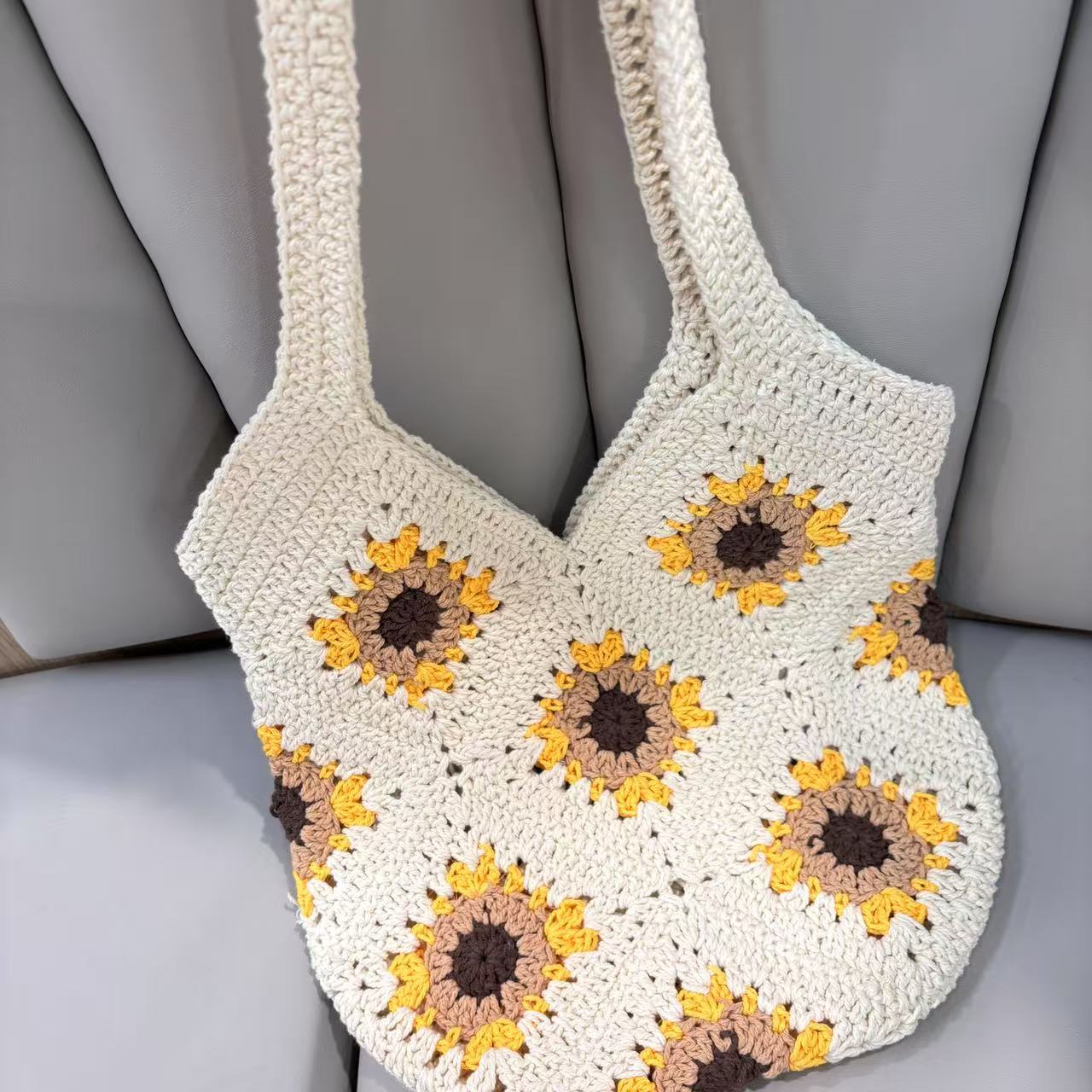 Handgeknüpfte Umhängetasche mit Sonnenblumen-Motiv Brehn