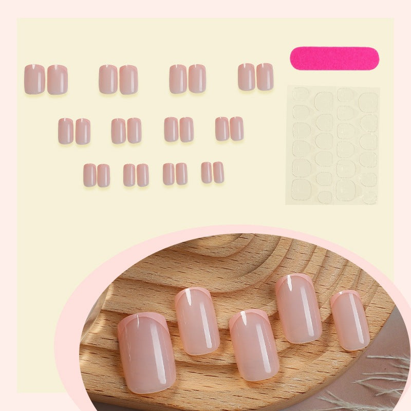 Kunstnagelset mit elegantem French Design und funkelnden Akzenten Brehn