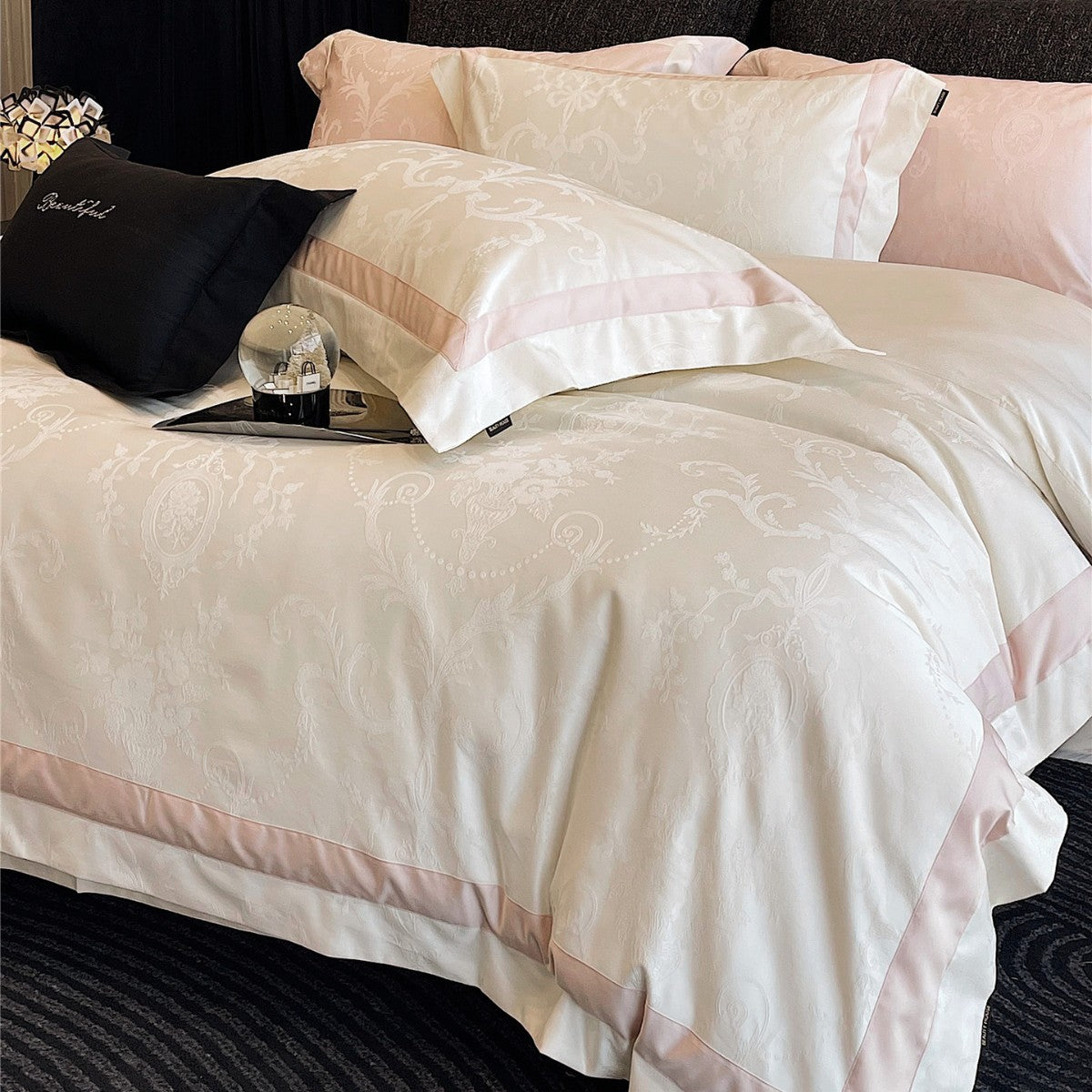 Jacquard Damast Bettwäsche Set mit Satin Paspelrand und Kissenbezügen