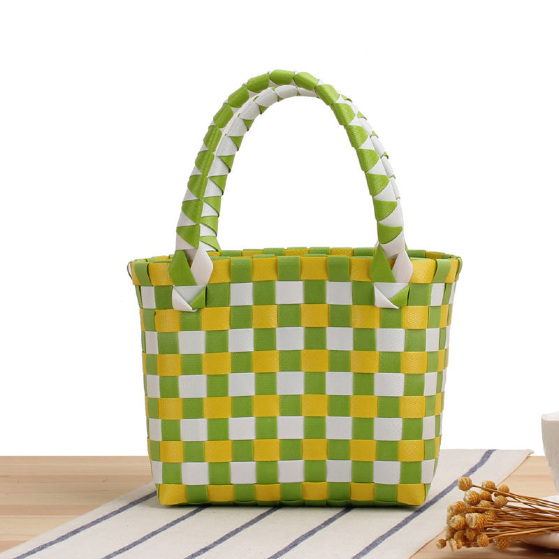 Handtasche Aus Geflochtenem Material mit Stilvollem Karomuster Brehn