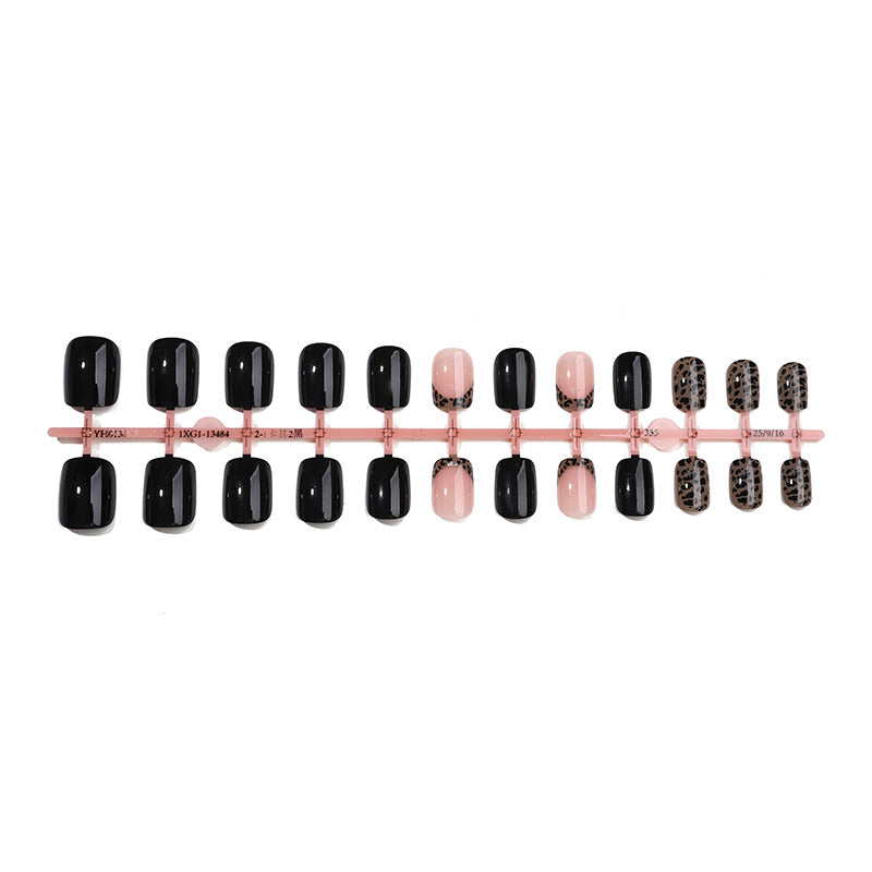 Stilvolles Press-On Nail Art Set Brehn