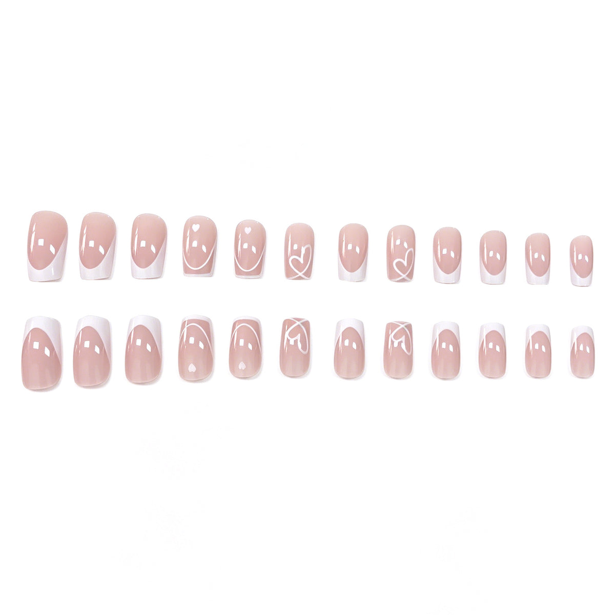 Herz- verziertes französisches Nagelkunst Brehn