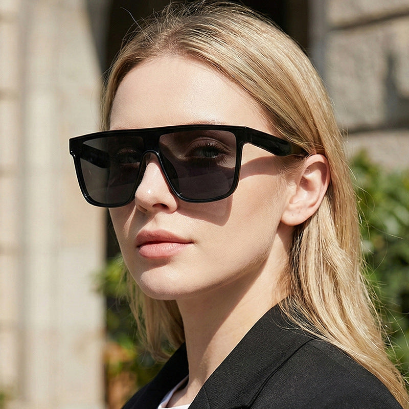 Damen Sportliche Sonnenbrille mit breitem Rahmen und polarisierenden Gläsern Brehn