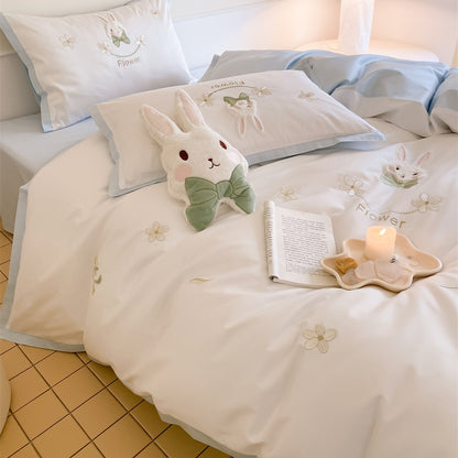 Besticktes Bunny Floral Baumwollsatin Bettwäsche-Set mit Kissenbezügen und dekorativem Kissen