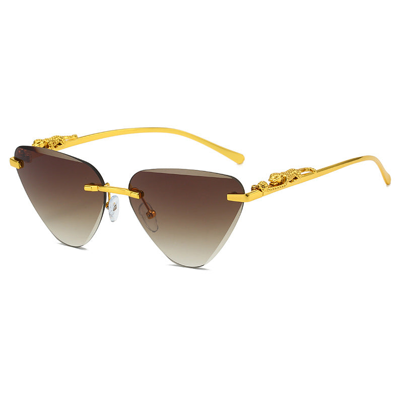Damen Designer-Sonnenbrille mit kreativem, dreieckigem Rahmen und elegante goldene Akzente Brehn
