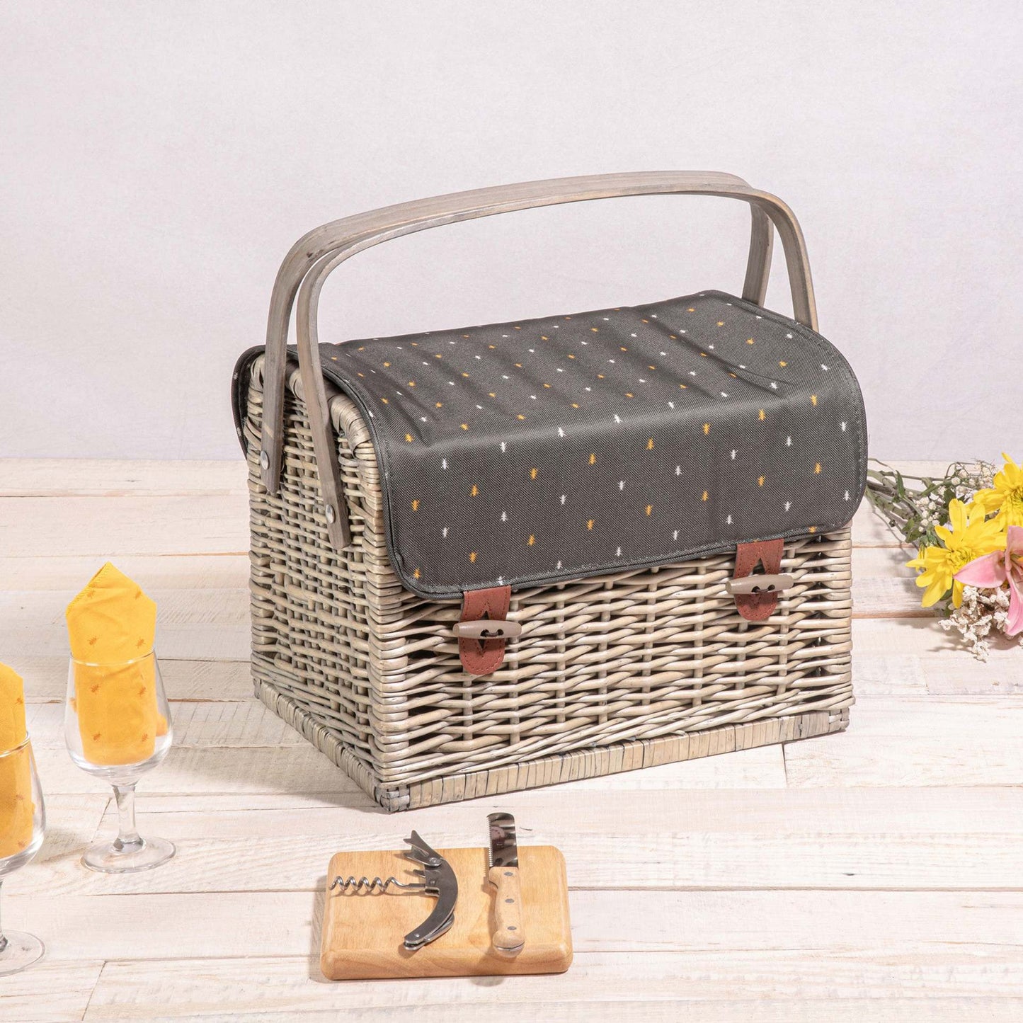 Damen stilvoller Picknickkorb mit integrierten Weingläsern und Zubehör Brehn