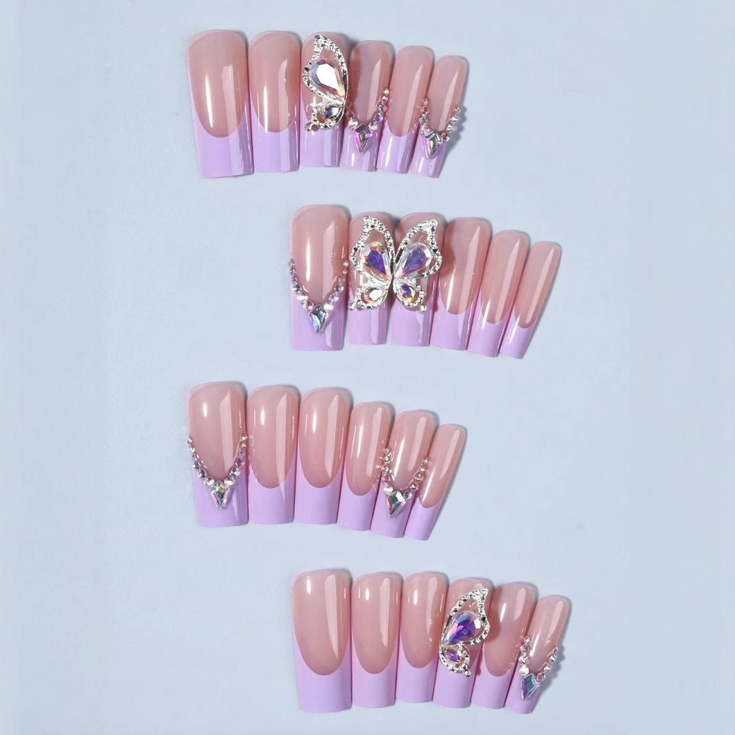 Kunstnagelset mit luxuriösen 3D-Akzenten Brehn