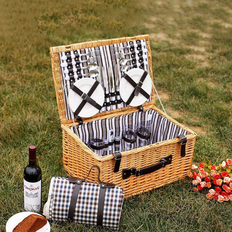 Rustikaler Picknickkorb mit Geschirrset Brehn