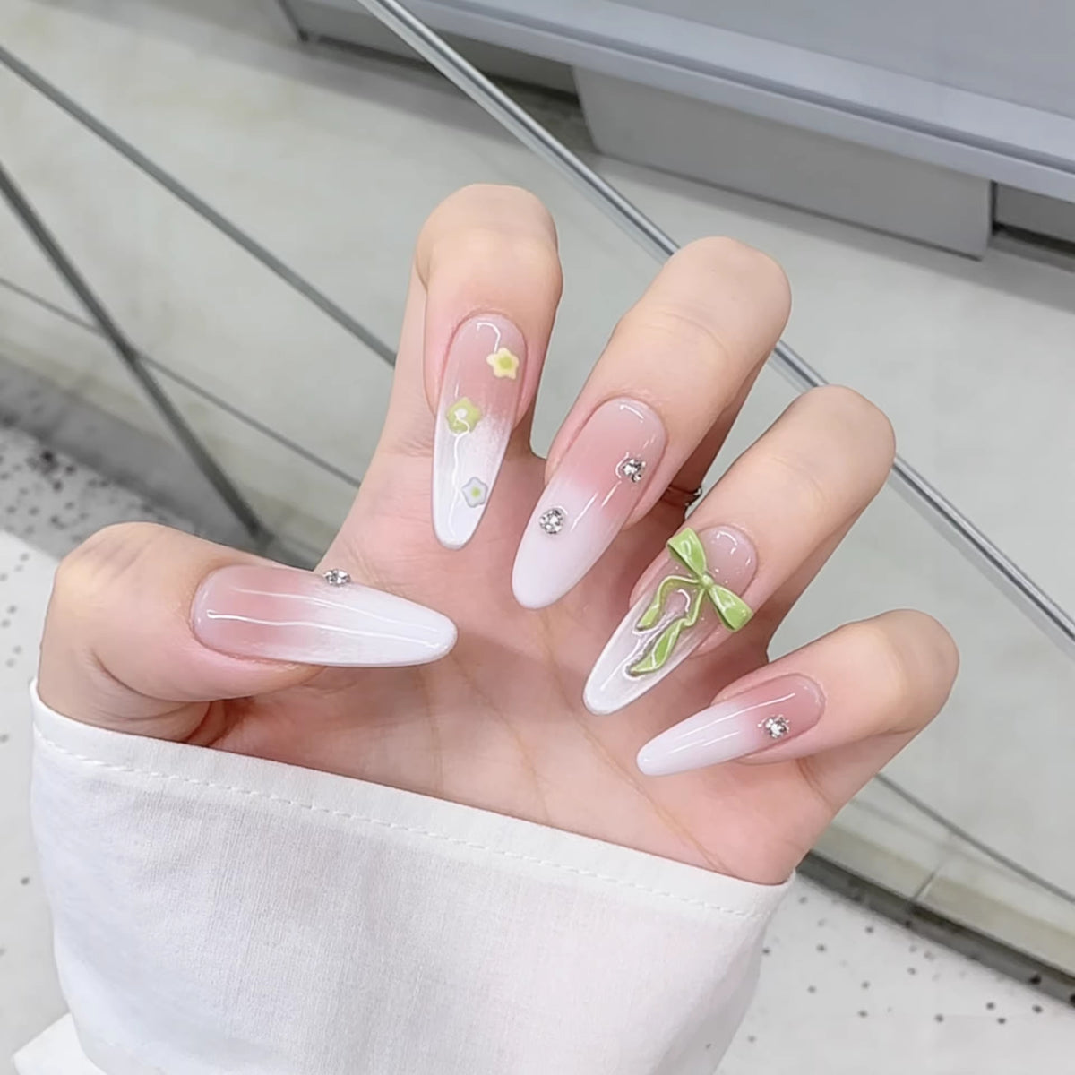 Floral-Design Press-On Nail Art Set Brehn