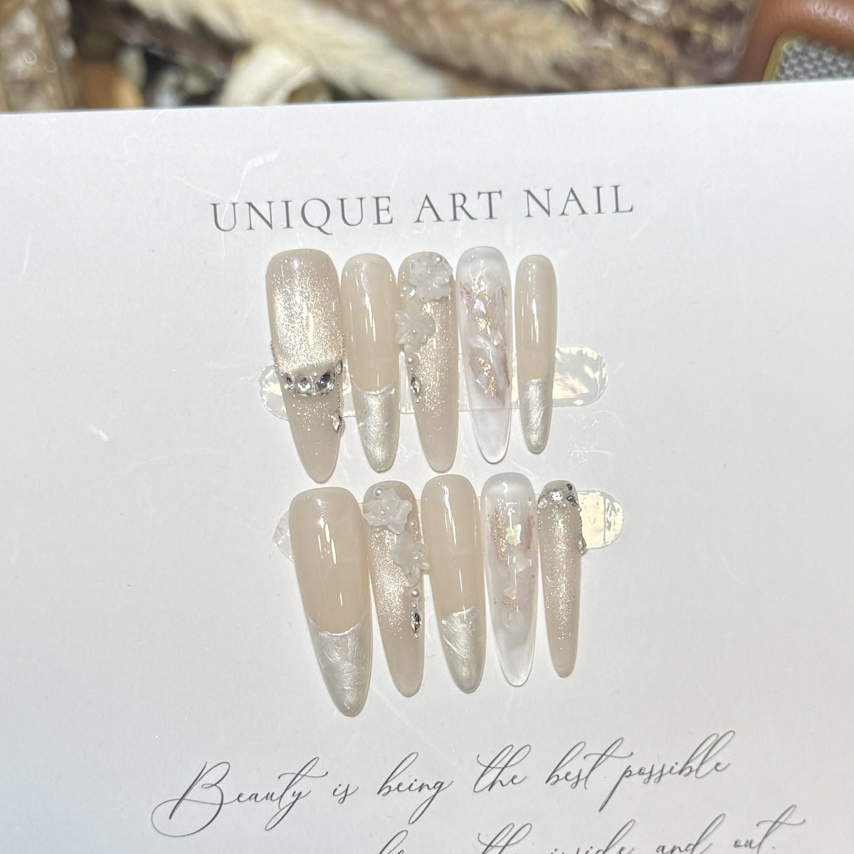 Künstlerisches Langes Press-On Nagelset mit Elegantem Floral Design Brehn