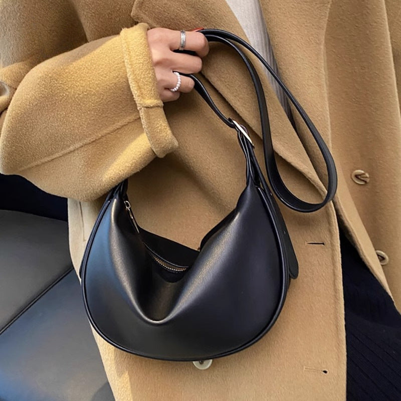 Elegante geschwungene Schultertasche Brehn