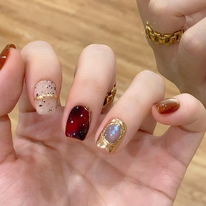 Glamouröse Kunstnägel mit Eleganten Designs Brehn