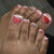Dekoratives Press-On Nagelkunst-Set mit Kuss- und Herzdesigns Brehn