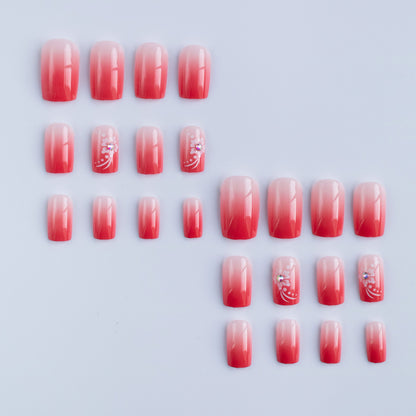 Dekoratives Nagelkunstset mit floralen Designs