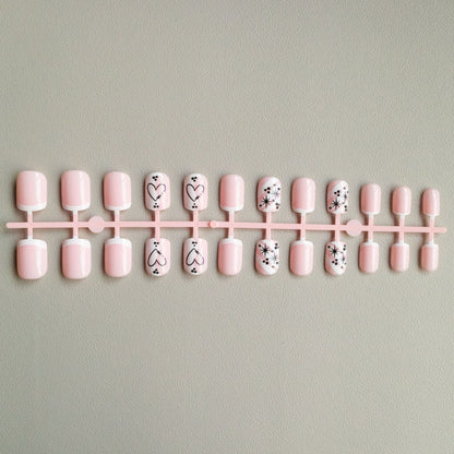 Stylisches Herz-Themen-Nageldesign
