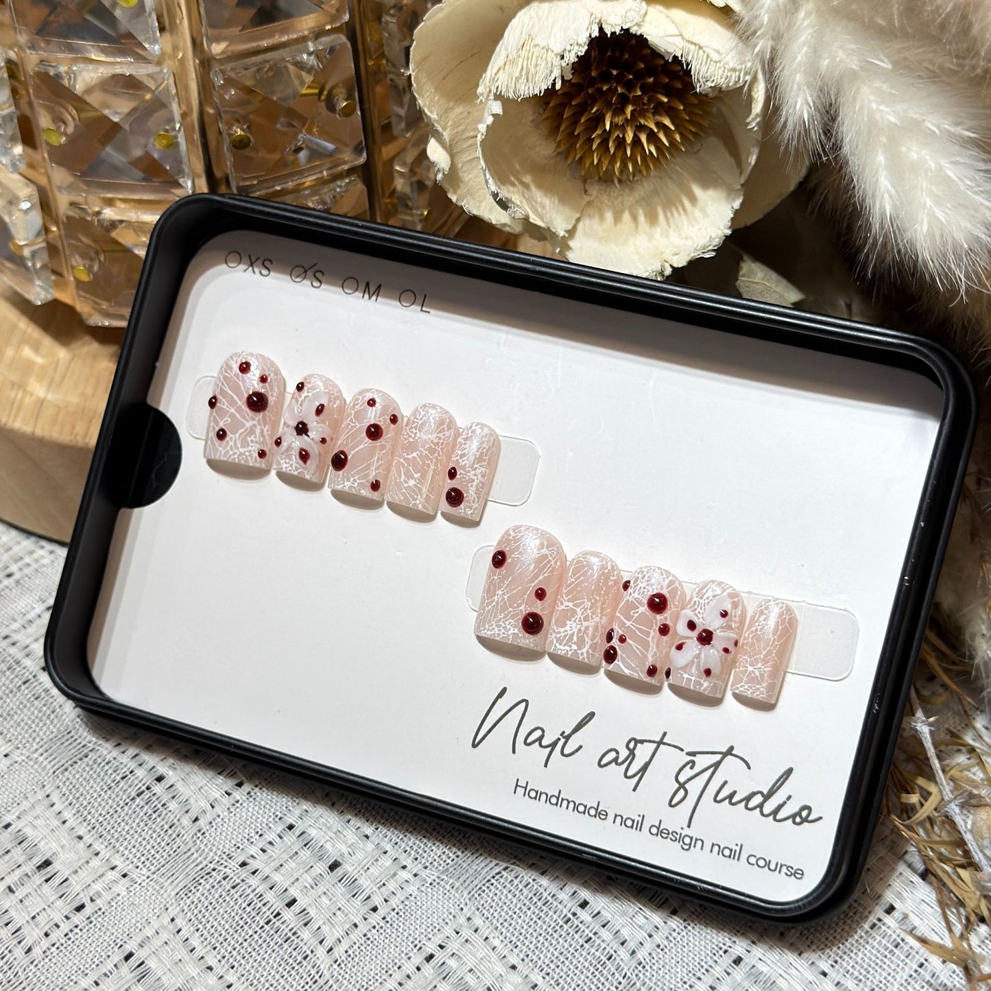 Künstlerisches Press-On Nagelkunst-Set mit einzigartigem Design Brehn