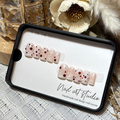 Künstlerisches Press-On Nagelkunst-Set mit einzigartigem Design Brehn