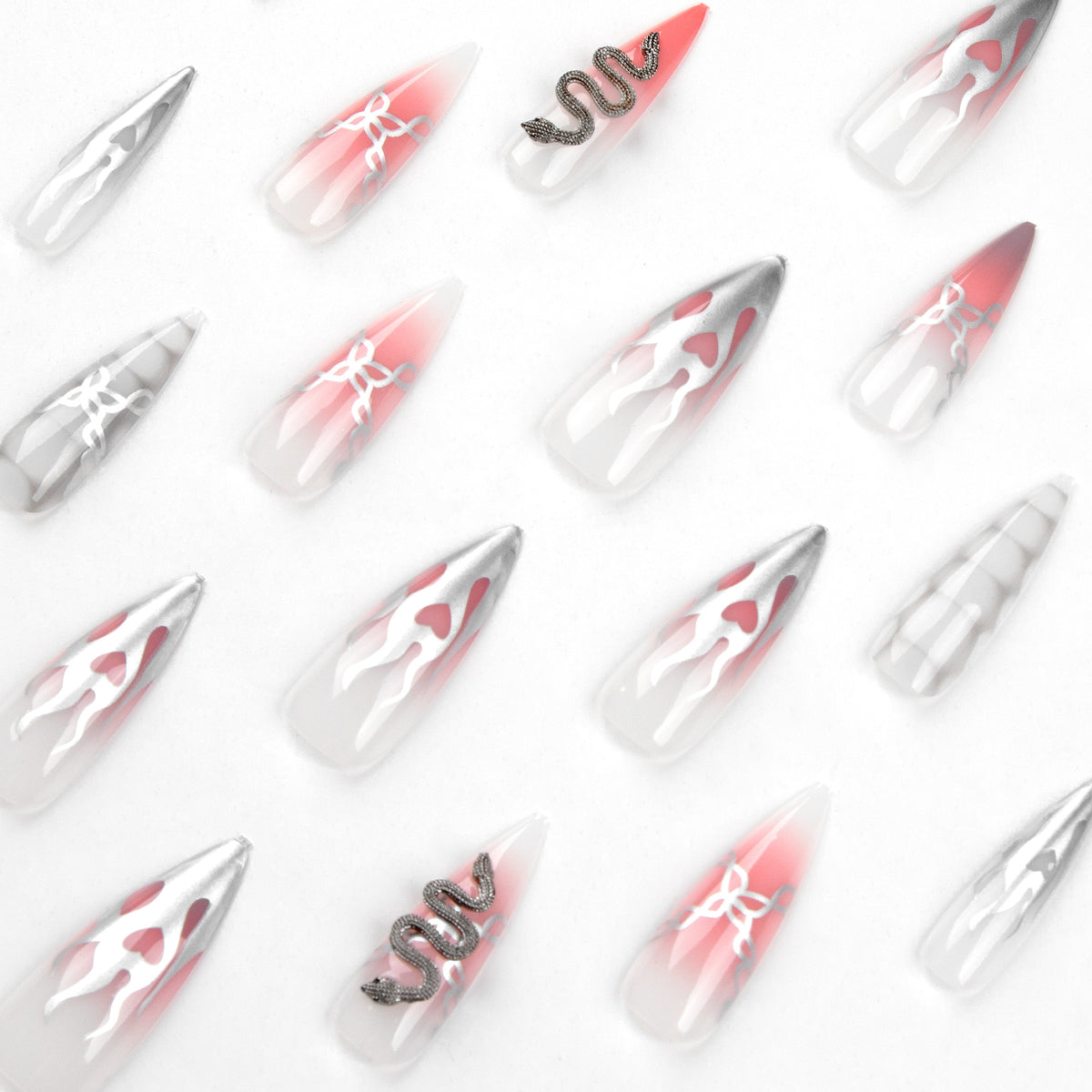 Kunstvolle Stiletto-Nägel mit Schlangen-Motiv Brehn