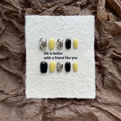 Künstlerisches Floral-Akzent Press-On Nagelset