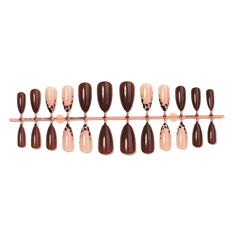 Kunstnagelset mit eleganten Designs Brehn