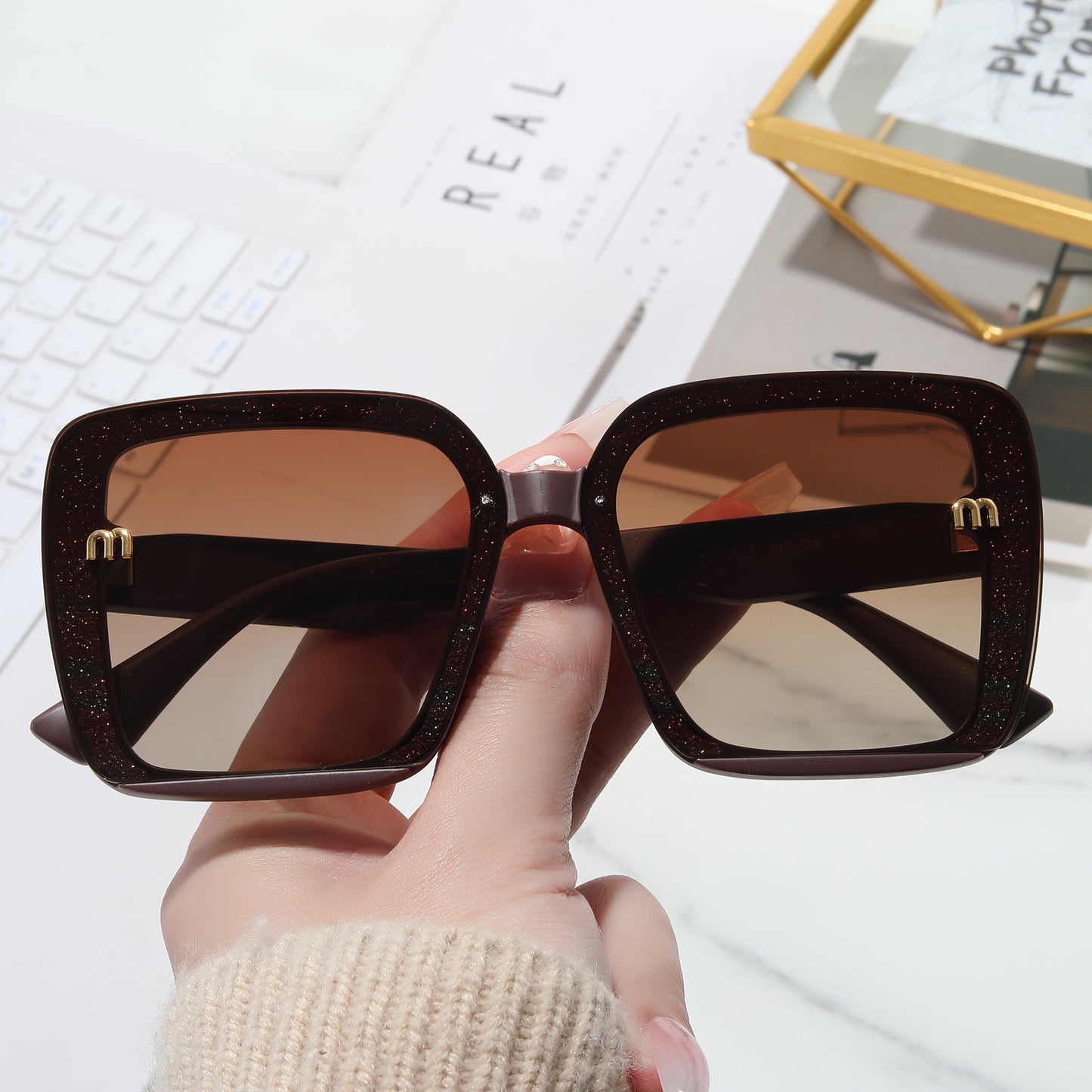 Damen modische quadratische Sonnenbrille mit funkelndem Rahmen Brehn