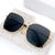 Elegante Quadratische Sonnenbrille mit Funkelnden Akzenten Brehn