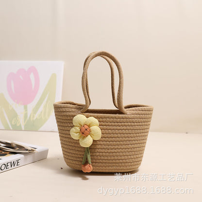 Handgefertigte Korbtasche mit Floralen Akzenten Brehn