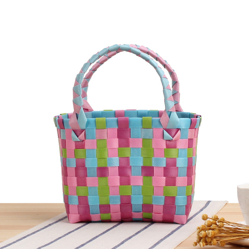 Handtasche Aus Geflochtenem Material mit Stilvollem Karomuster Brehn