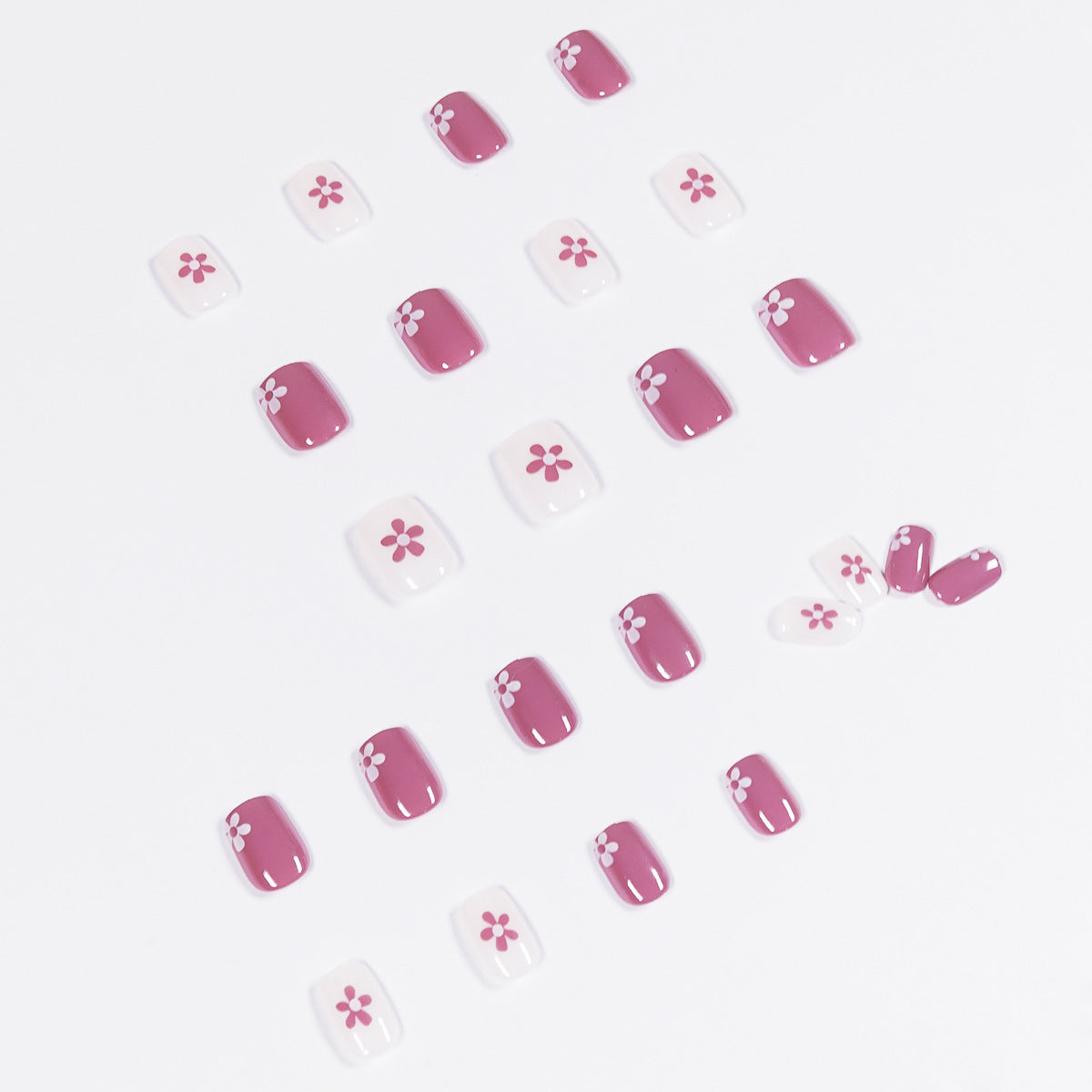 Kunstvolle Nagelkunst mit Blumenelementen Brehn