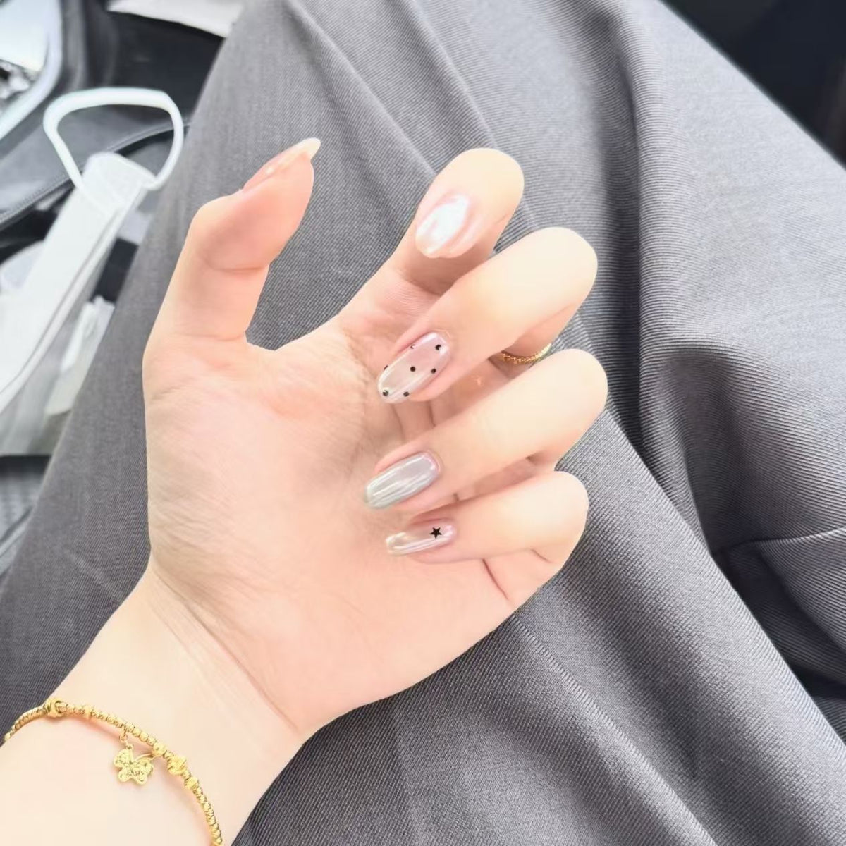 Elegante künstlerische Nageldesign-Verlängerungen