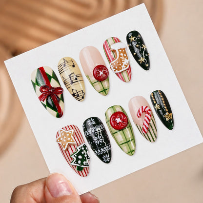 Festliche Kunstnägel mit Weihnachtsmotiven Brehn