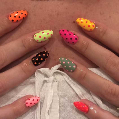 Künstlerisches Polka-Dot-Nagelkunst-Design-Kit