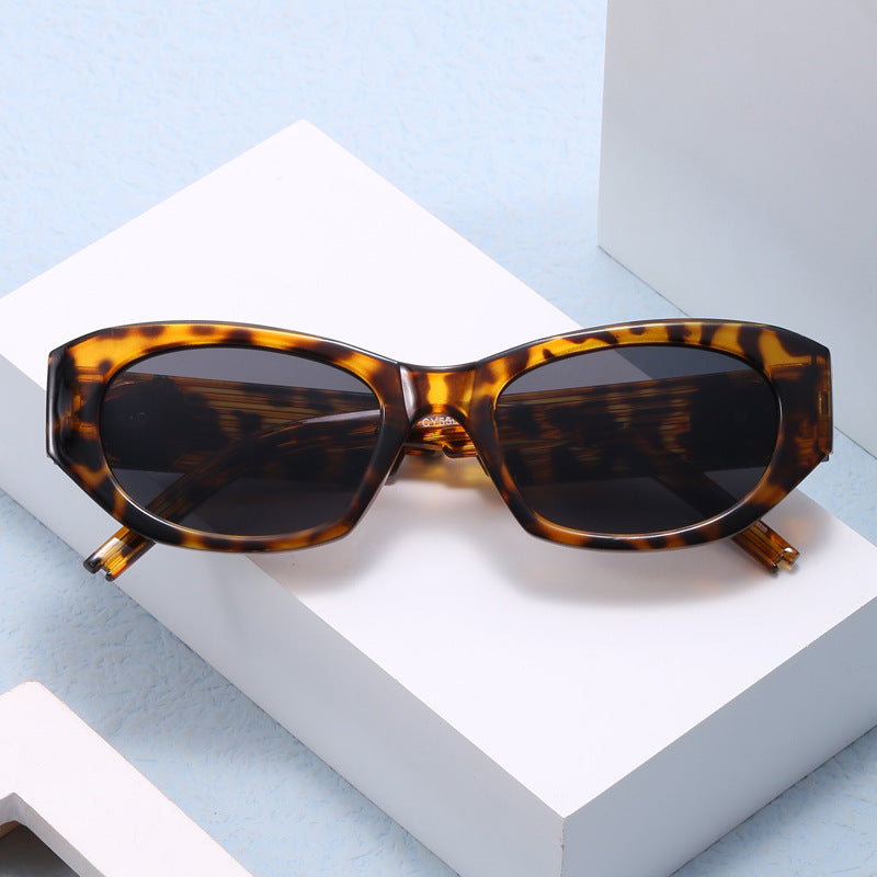 Damen Modische Sonnenbrille im auffälligen Design mit luxuriösen Rahmenelementen Brehn