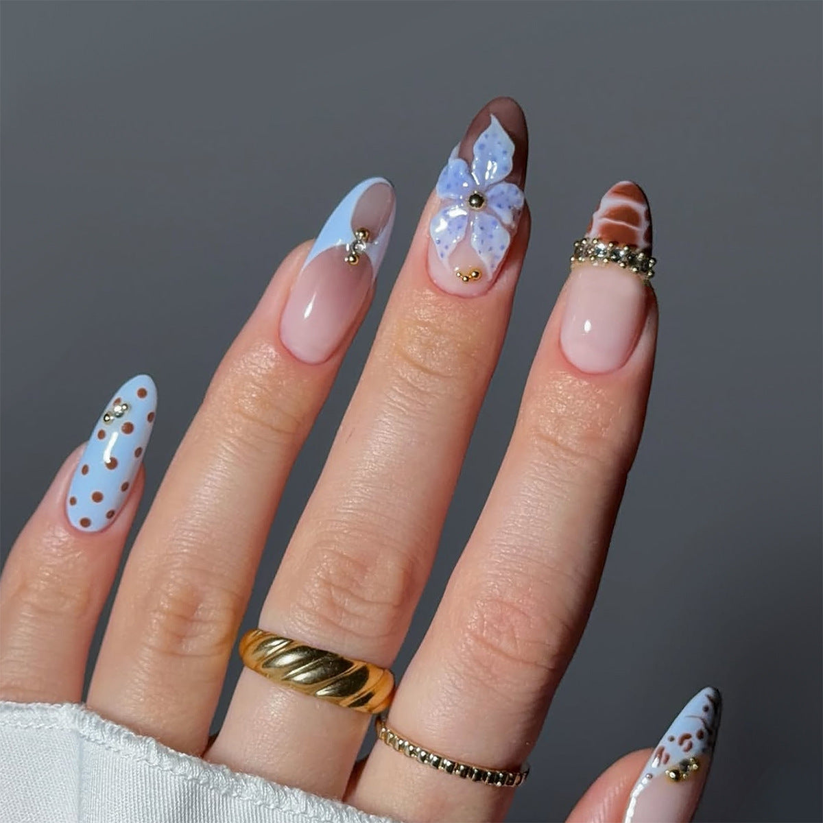 Kunstfingernägel mit Kreativen Floralen und Geometrischen Designs Brehn