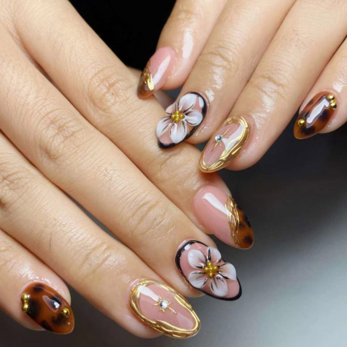 Künstlerisches Press-On Nagelkunst Set Brehn