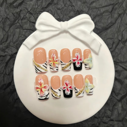 Künstlerisches Presse-Nagelset mit floralem und Zebra-Muster