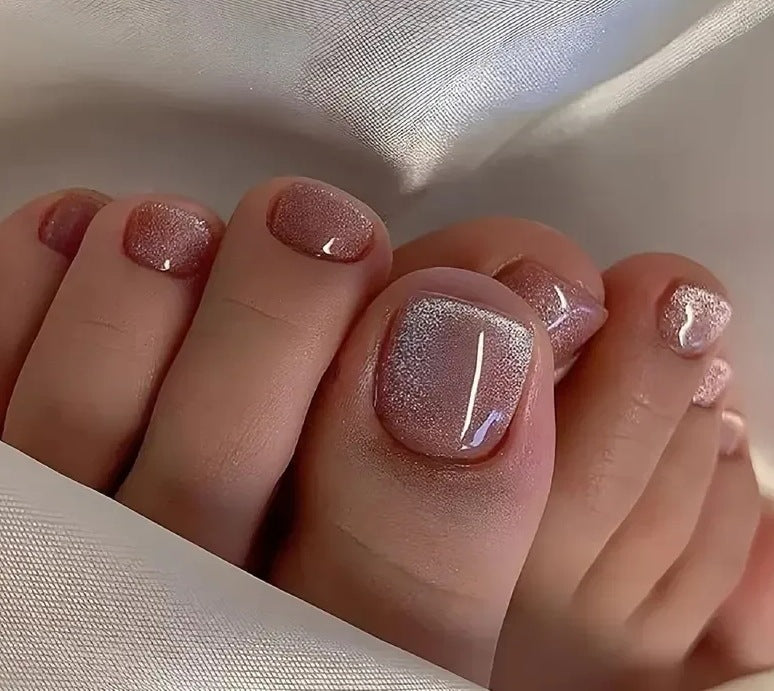 Glitzernde Pediküre-Nagelverbesserungen Brehn